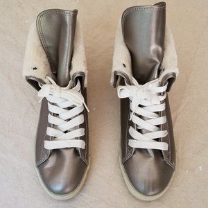 Arizona Jean Co High Top Sneakers with faux Fur Lining 9M